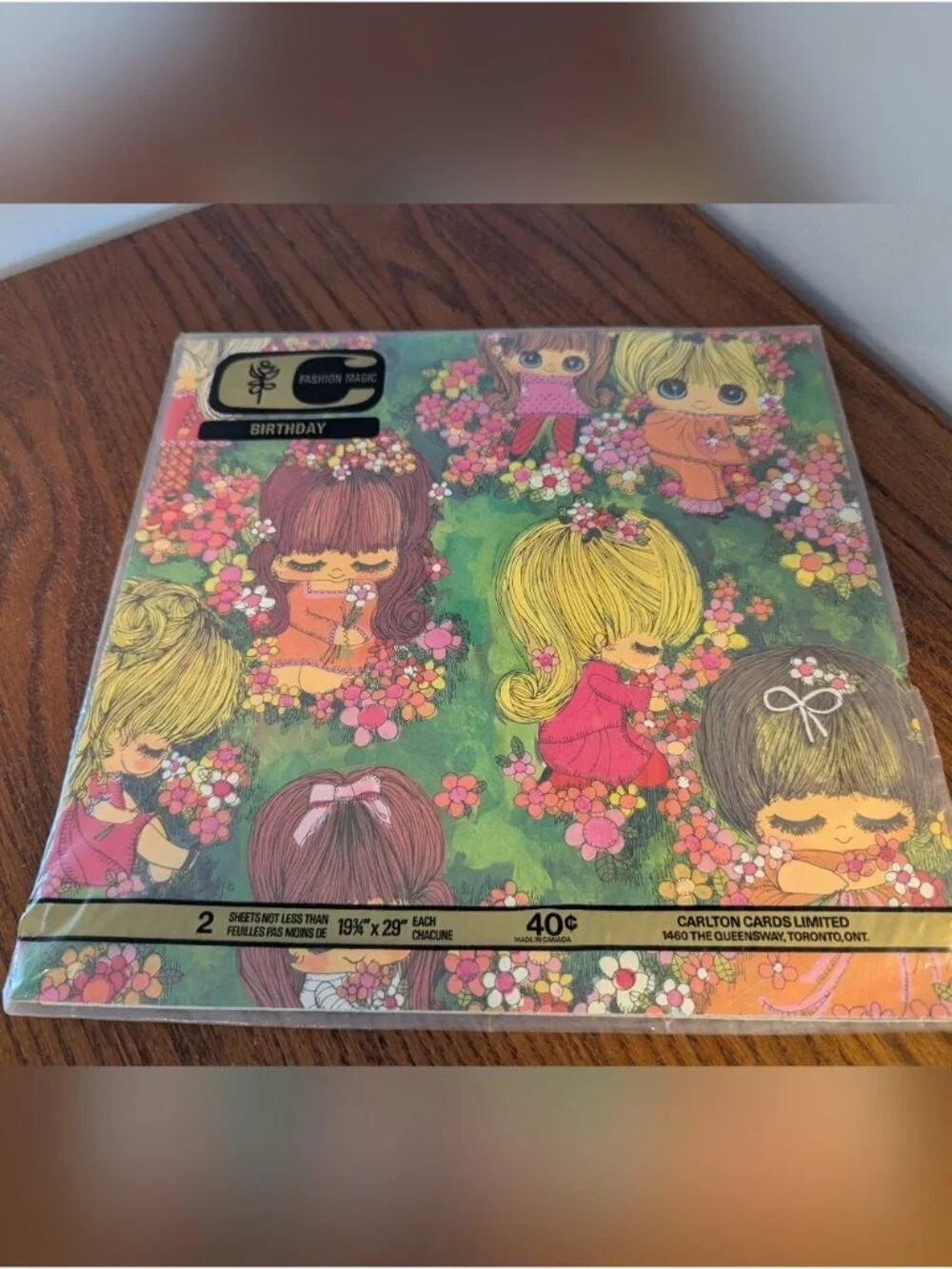 Vintage kitsch Big Eyes Illustrated Girls Floral 60s Gift Wrap Paper Sealed Rare